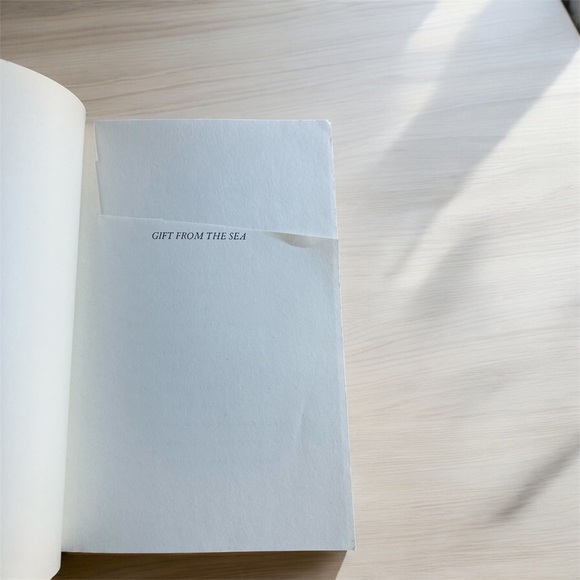 2/$20 Vintage Gift From The Sea Soft Cover Book 1983 Anne Morrow Lindbergh - Picture 3 of 6